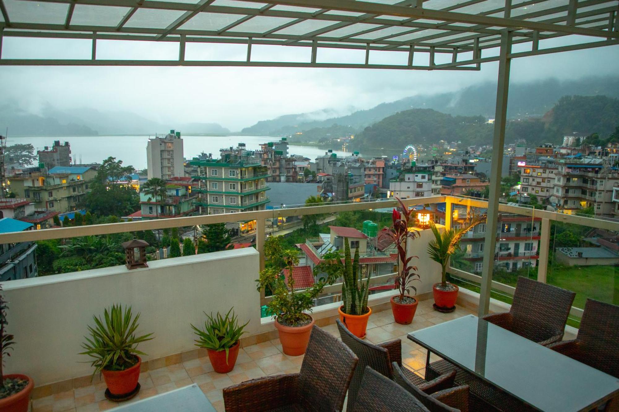 Chautari Boutique Hotel Pokhara Exteriör bild